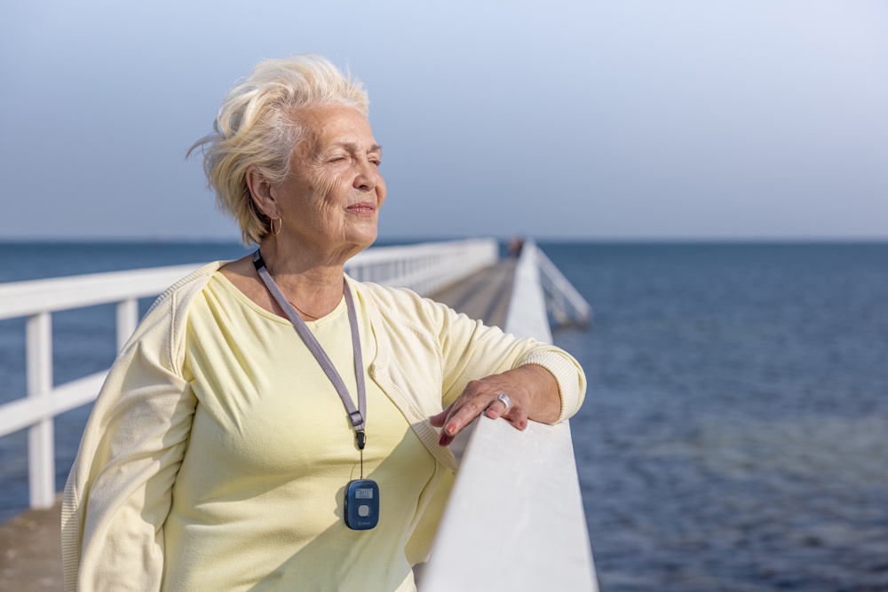 senior utilisateur de teleassistance leo mobile
